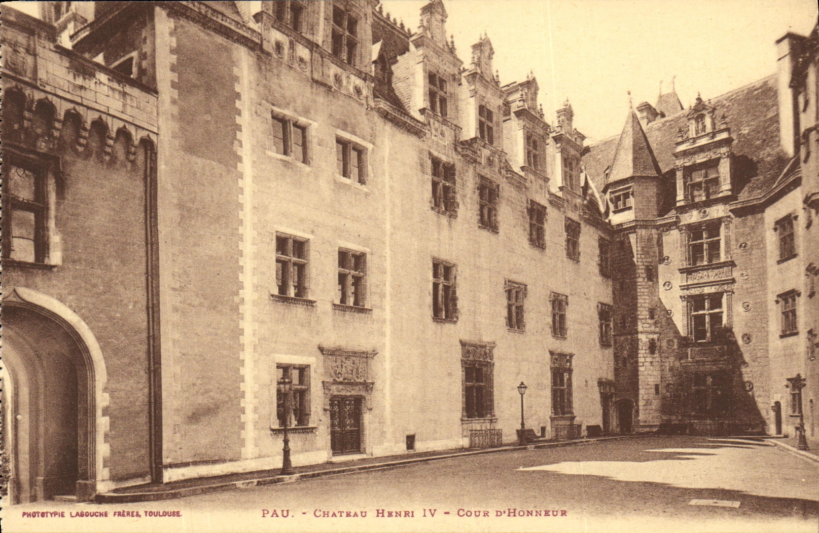 VINTAGE POSTCARD Pau Castle Henri IV Court D honor