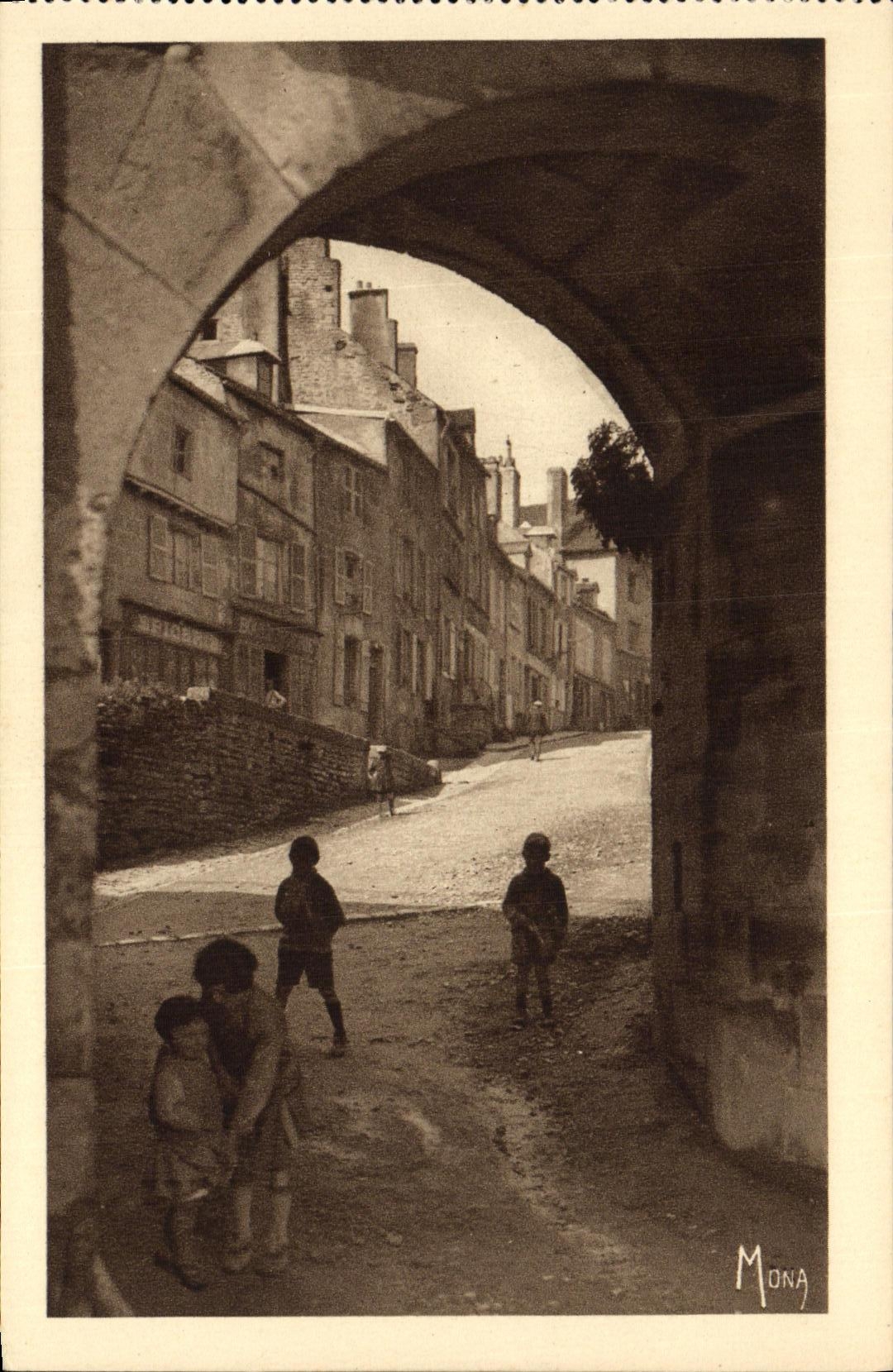 CPA Langres Les vieilles rues Rue du grand cloitre vue de la porte Henri IV