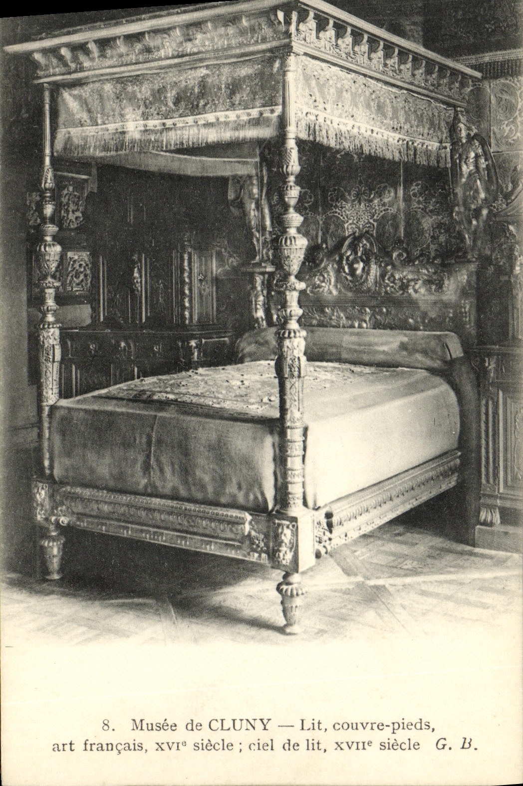 VINTAGE POSTCARD Paris Cluny Musee Bed covers feet