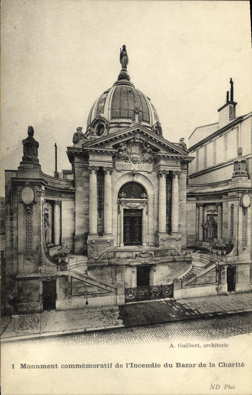 CPA Paris Monument Commemoratif de l incendie du bazar de la charite