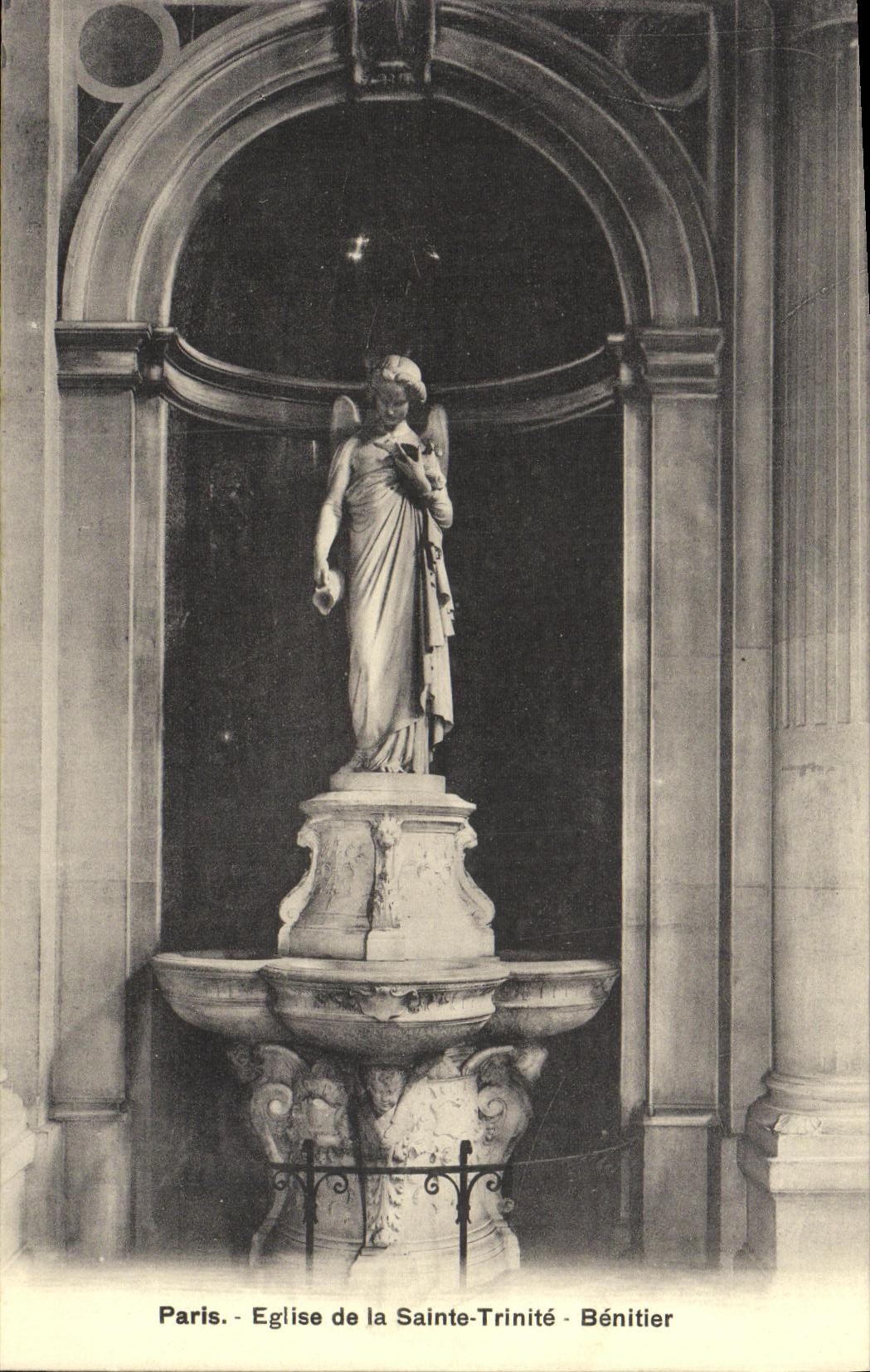 CPA Paris Eglise de la Sainte Trinite Benitier