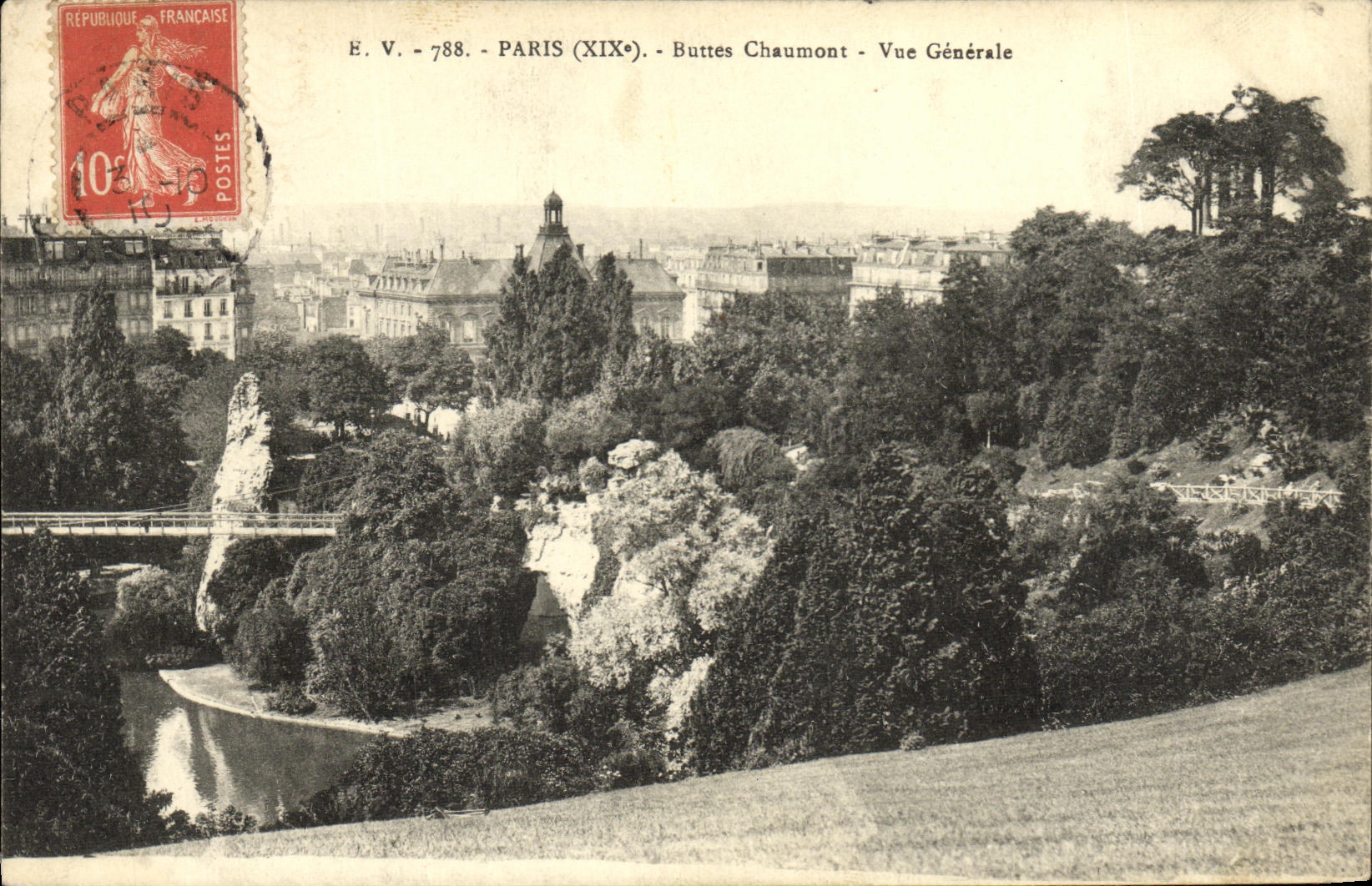 CPA Paris Les Buttes Chaumont Vue generale