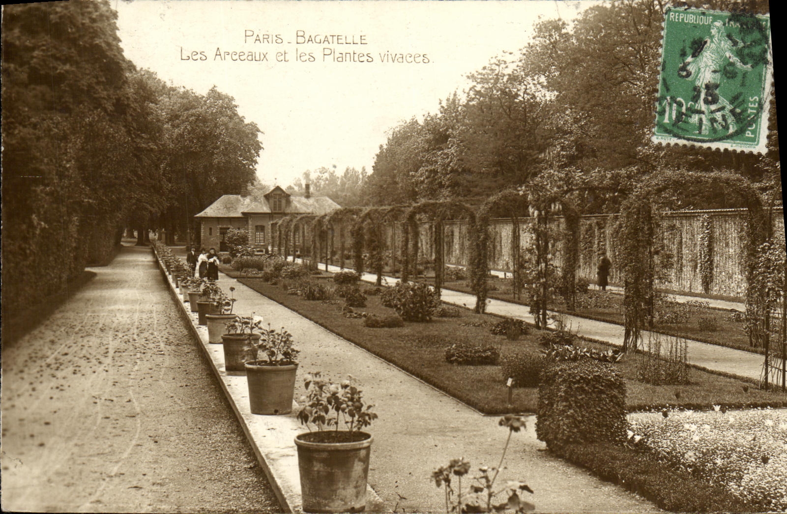 CPA Paris Bagatelle Les Arceaux et les Plantes vivaces