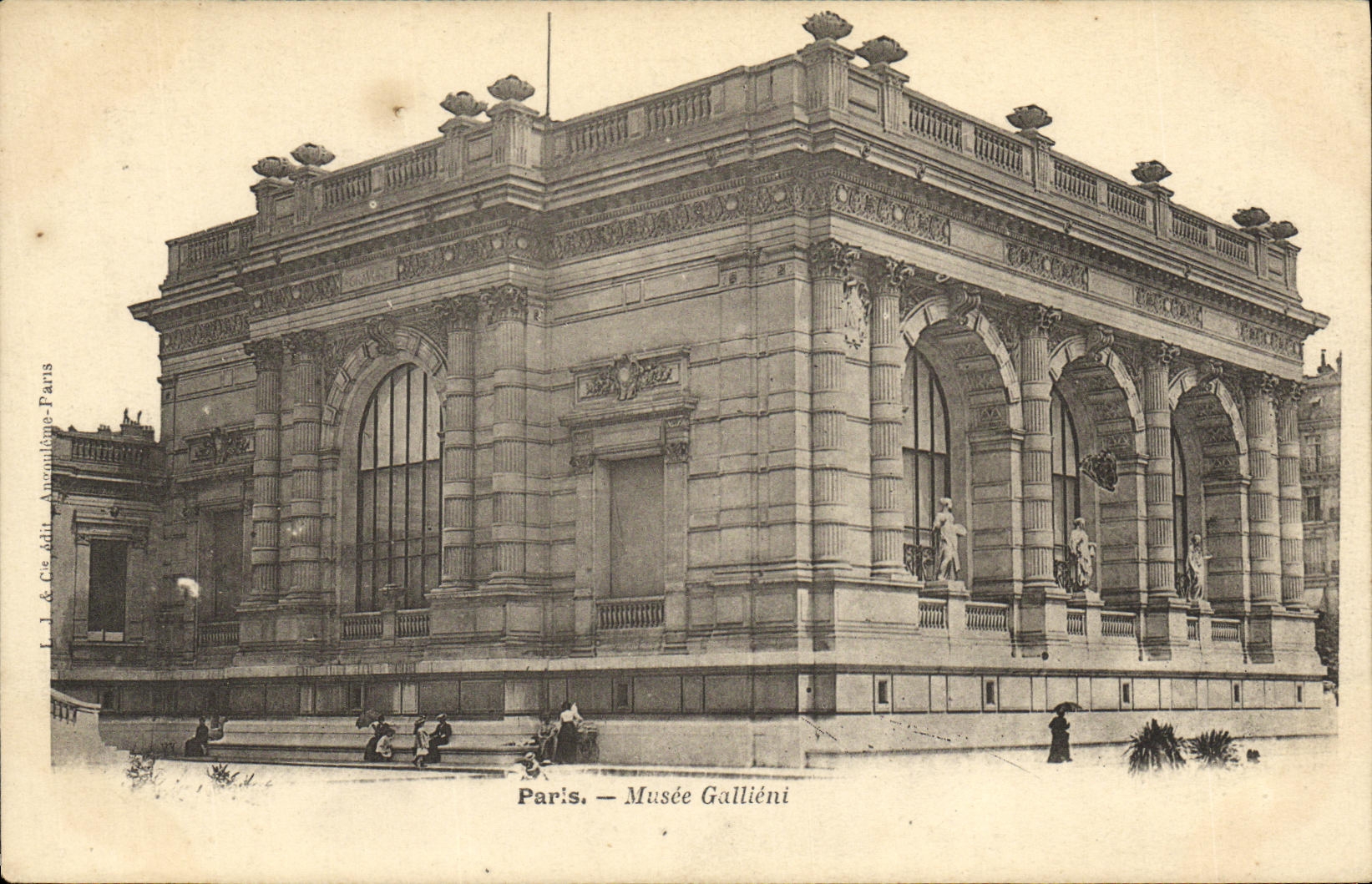 VINTAGE POSTCARD Paris Gallieni Museum