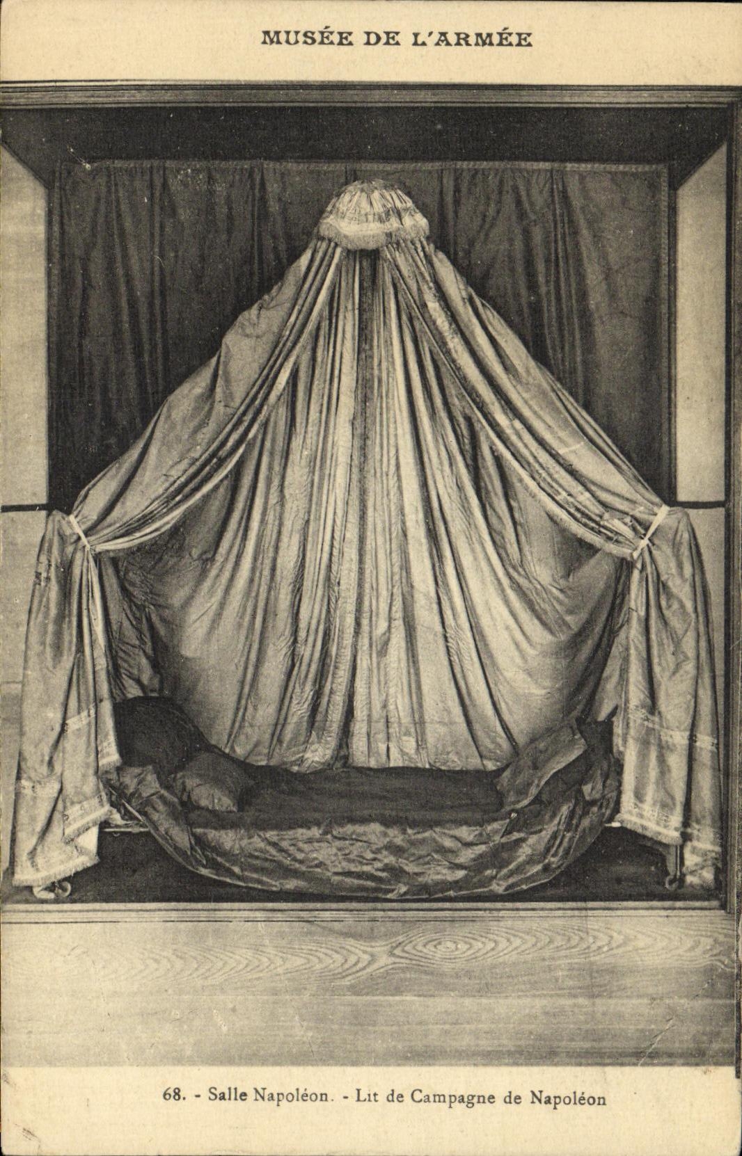 VINTAGE POSTCARD Paris Musee of L armed Salle Napoleon Reads campaign of Napoleon