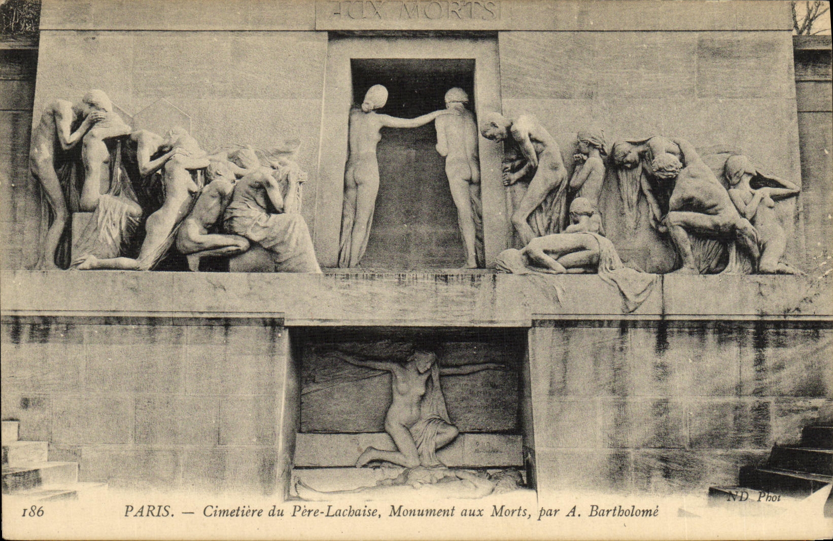 CPA Paris Cimetiere du Pere Lachaise Monument aux morts