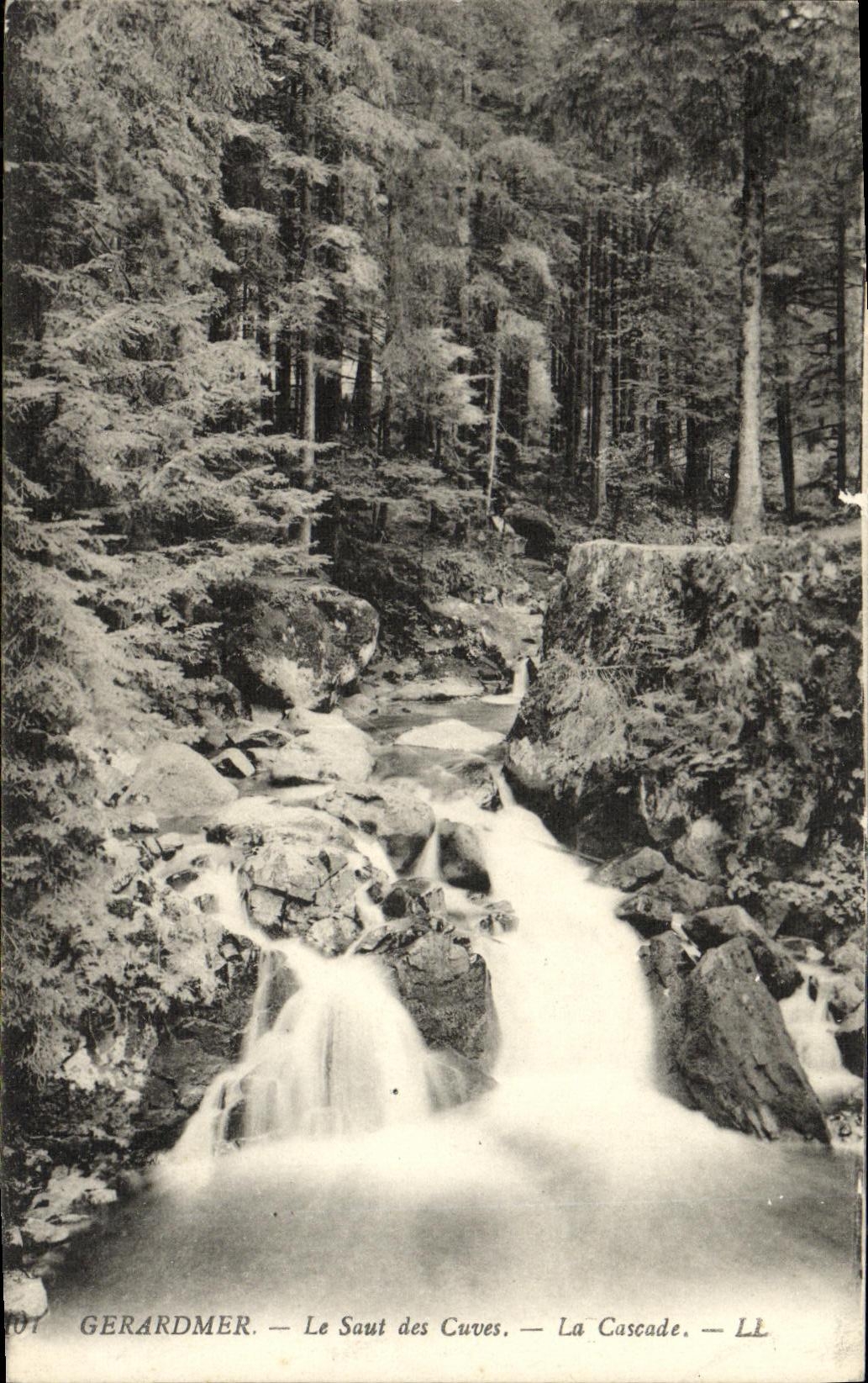 CPA Gerardmer Le Saut des Cuves La cascade