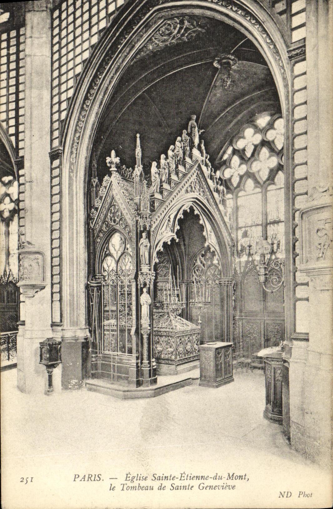 CPA Paris Eniles Saint Etienne du Mont Le tombeau de Sainte Genevieve
