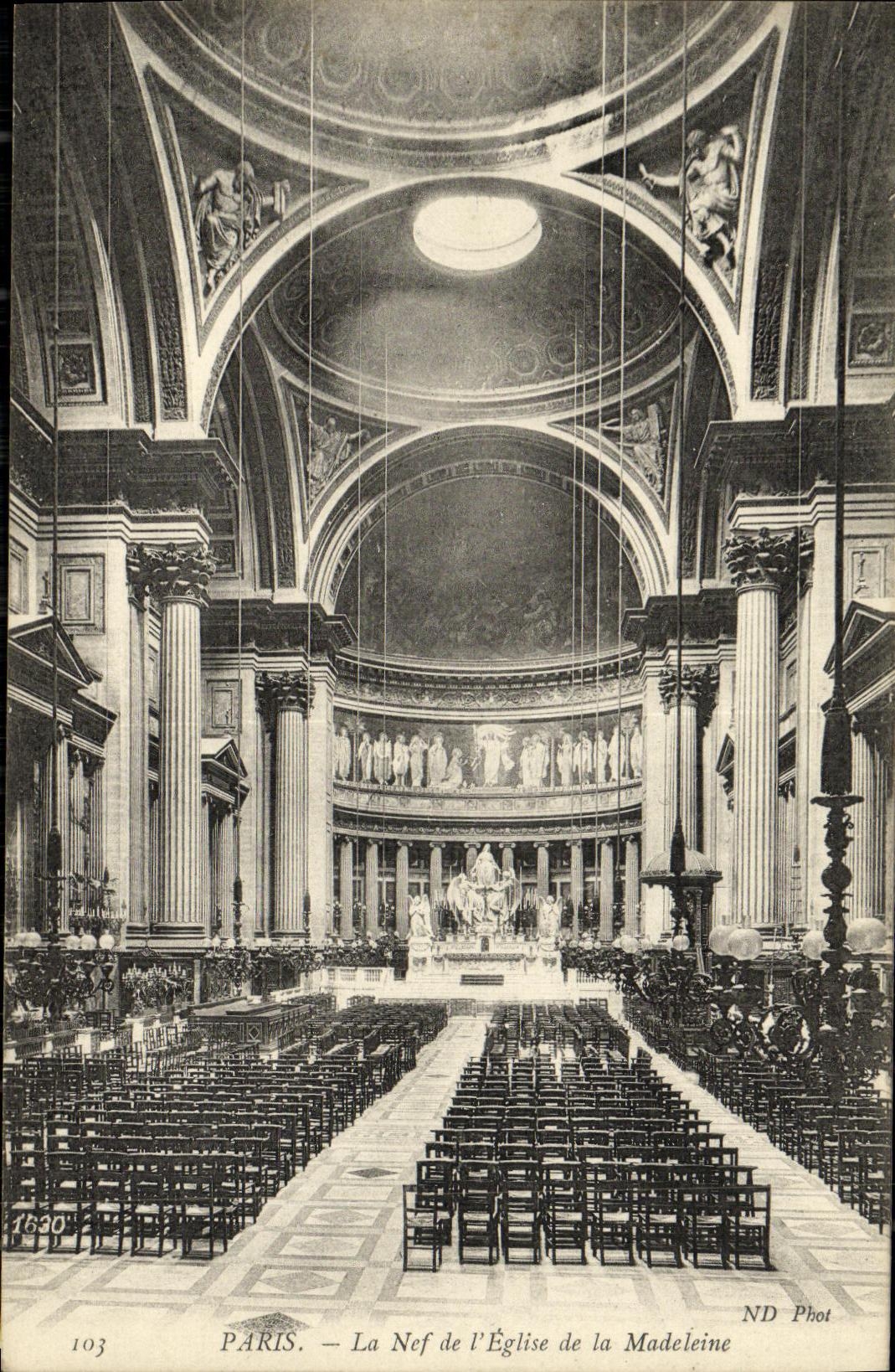 CPA Paris La Nef de L Eglise de la Madeleine