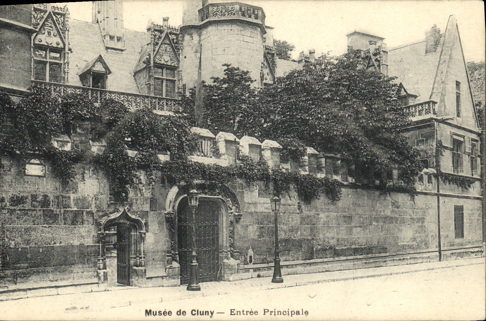 VINTAGE POSTCARD Paris Museum of Cluny Main entrance