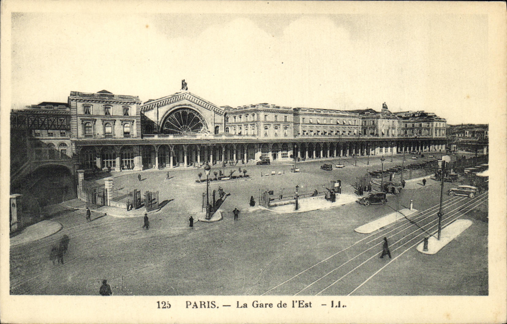 VINTAGE POSTCARD Paris Train station of East