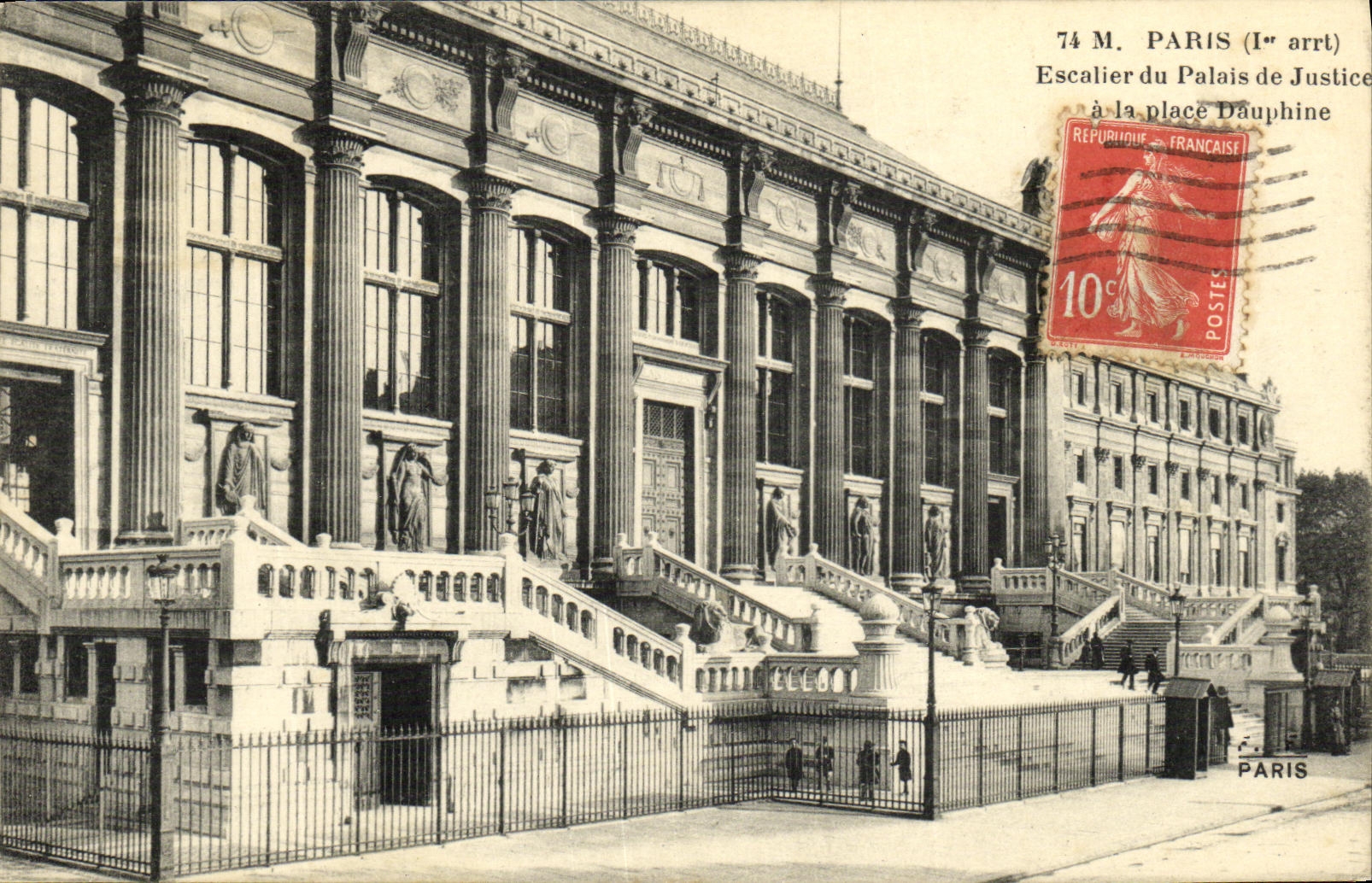 CPA Paris Escalier du Palais de Justice a la place Dauphine 