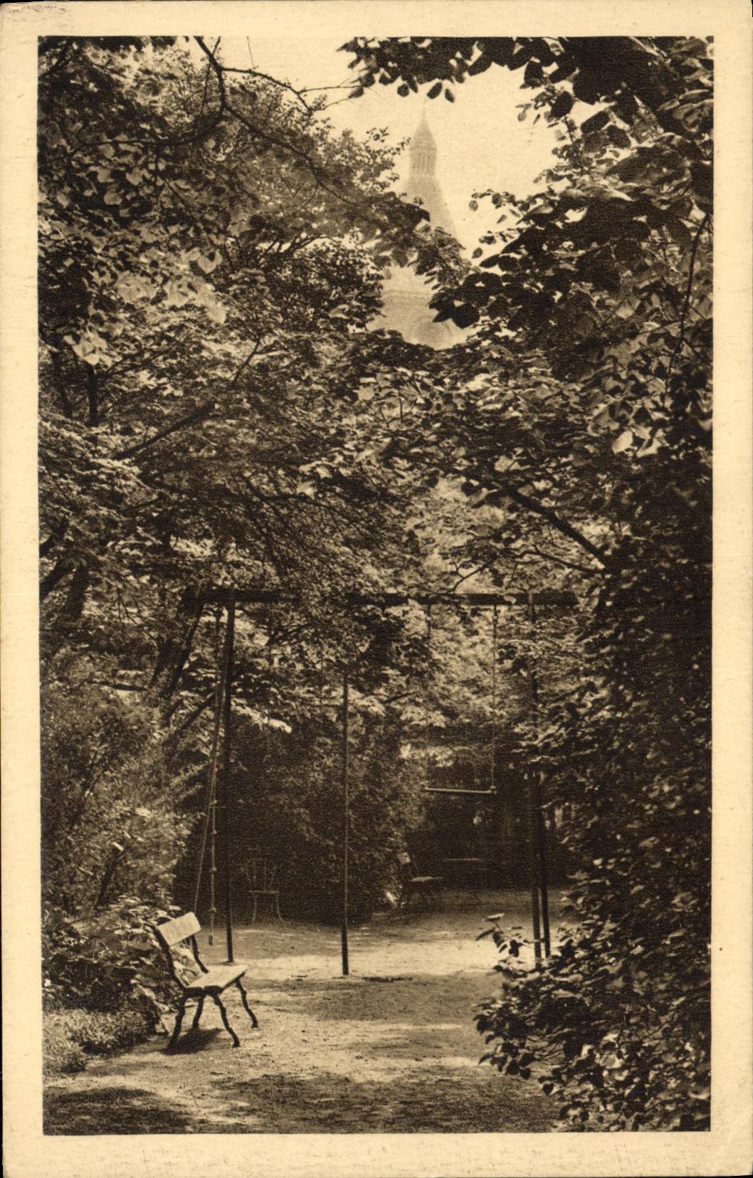CPA Ecole Normale du Sacre Coeur Le Portique et au fond le Campanille de la Basilique