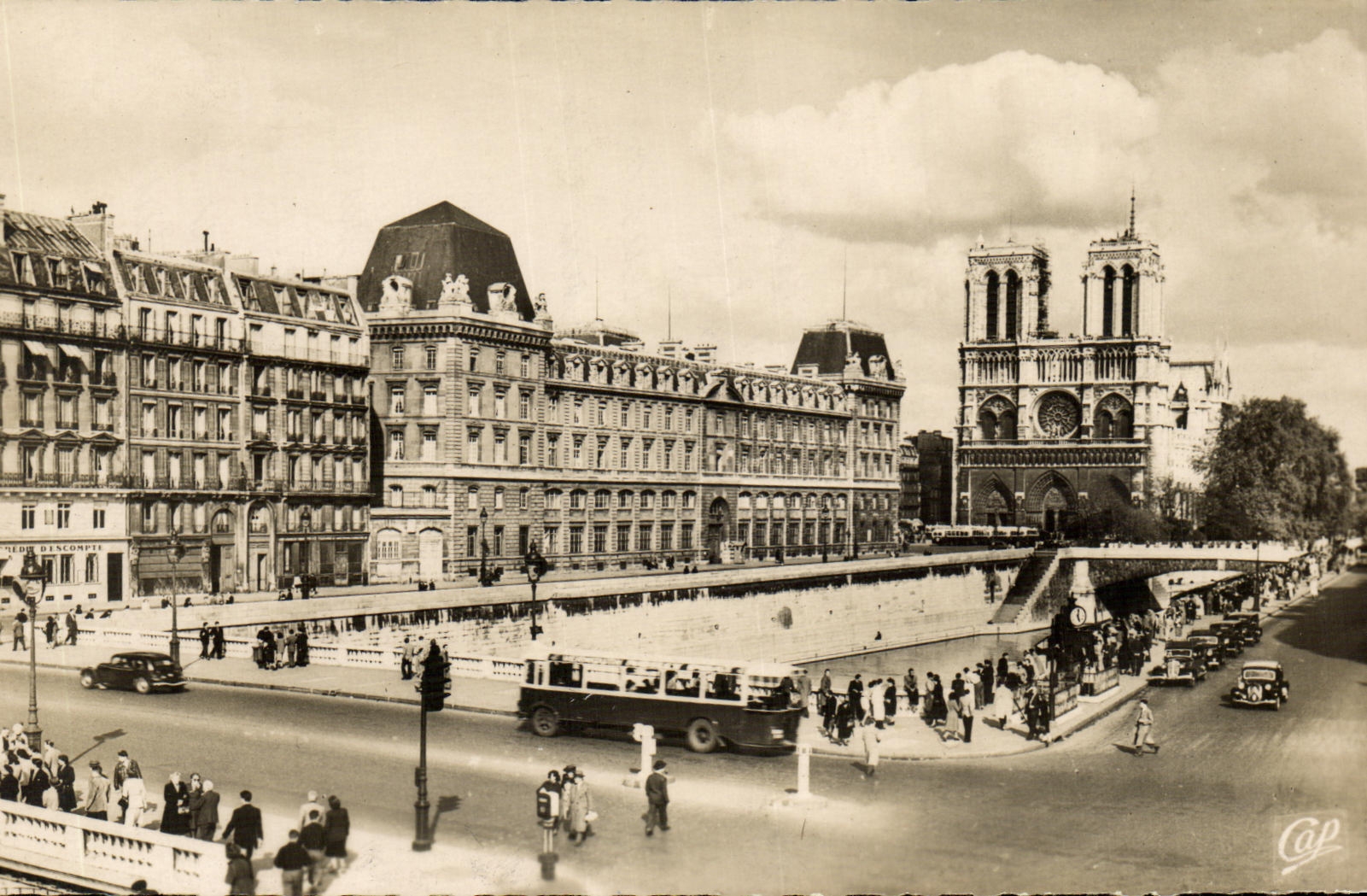 MODERN CARD Paris Prefecture and Notre Dame