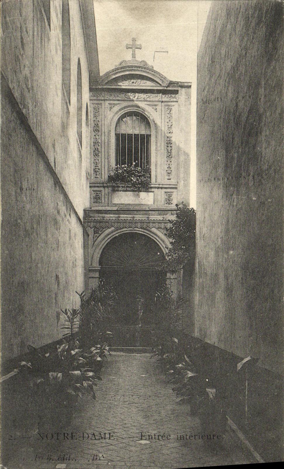 VINTAGE POSTCARD Paris Notre Dame Entered Interior