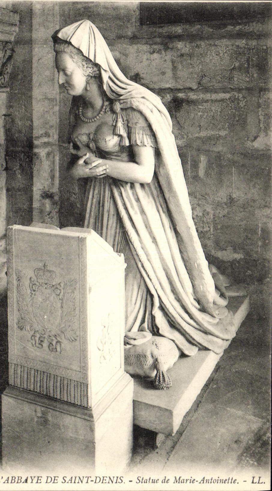 VINTAGE POSTCARD Saint Denis Rules of Marie Marie Antoinette Abbaye