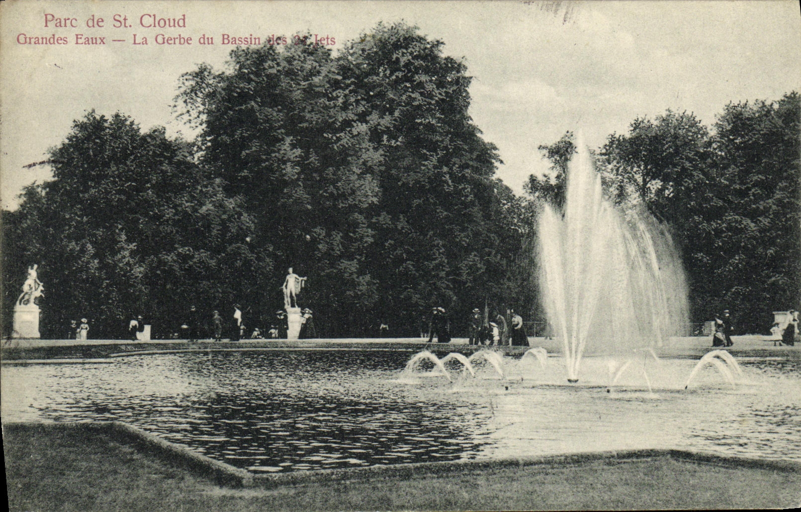 VINTAGE POSTCARD Holy Cloud Park Large water the sheaf of the basin of the 24 jets