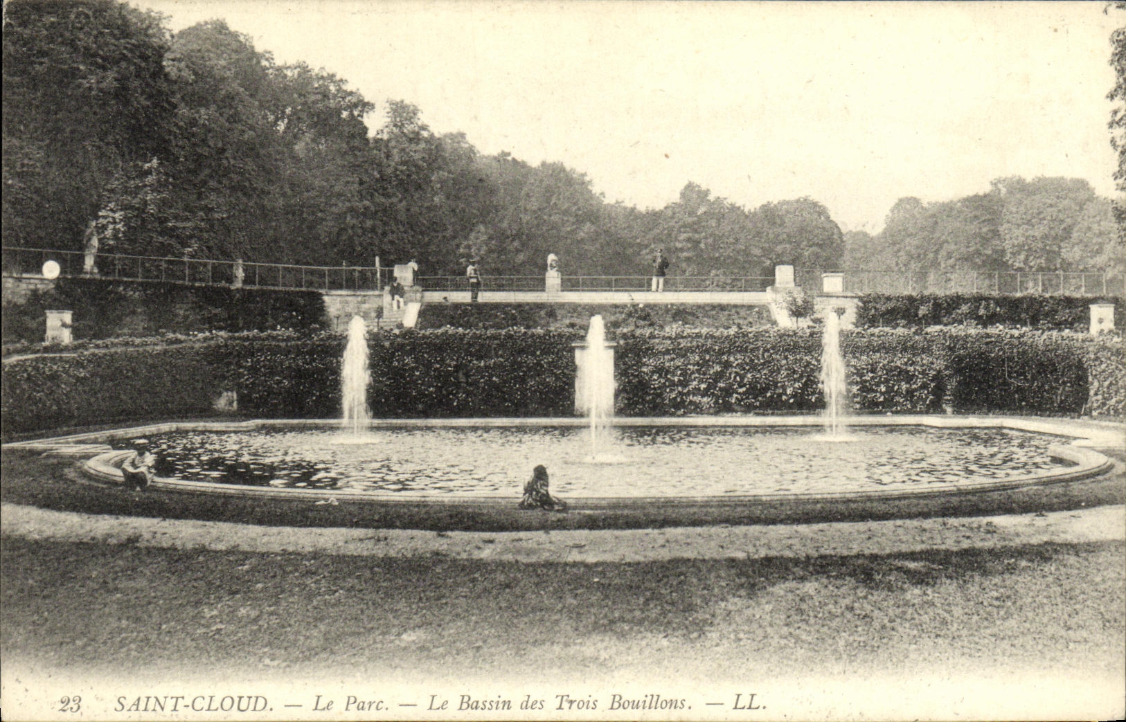 VINTAGE POSTCARD Holy Cloud the Park the Basin of the Three Bubbles