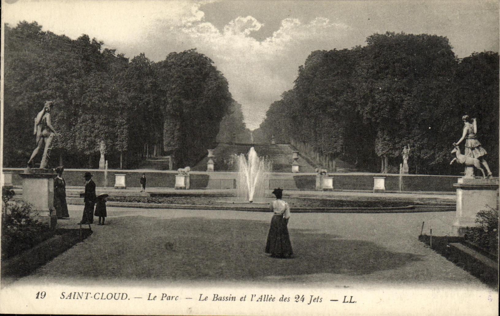 VINTAGE POSTCARD Holy Cloud the Park the Basin and L Gone of the 24 jets