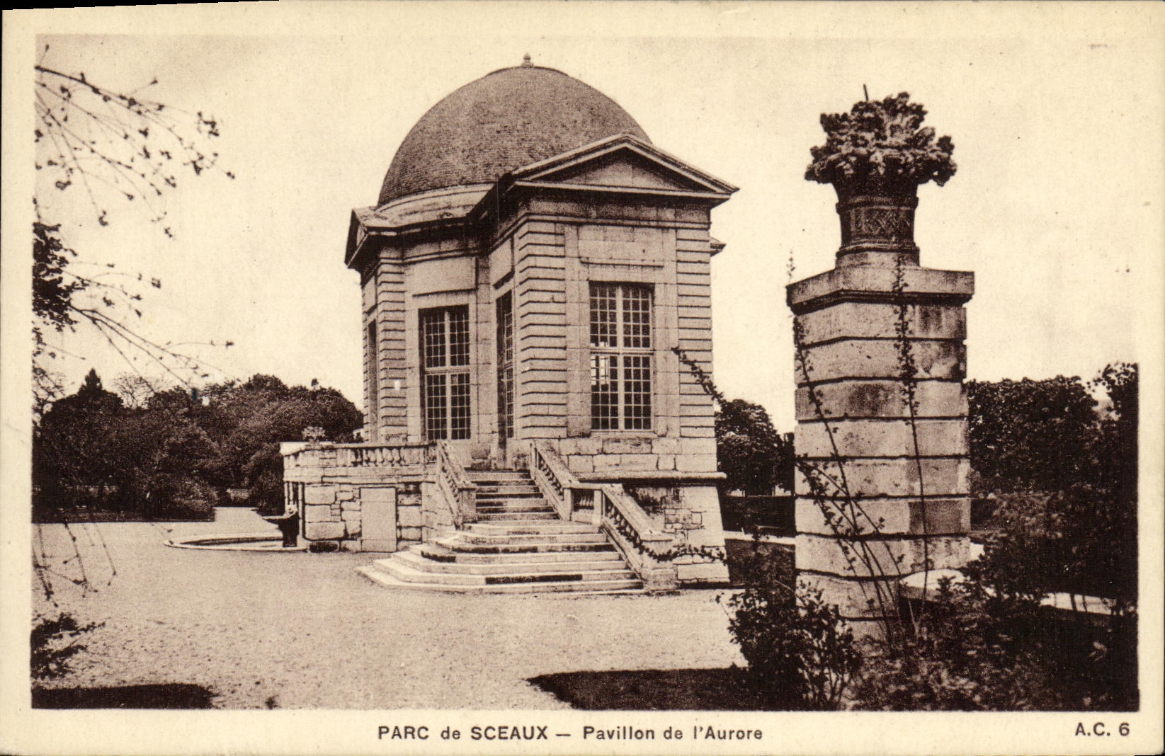 VINTAGE POSTCARD Park of Seals House of L Dawn