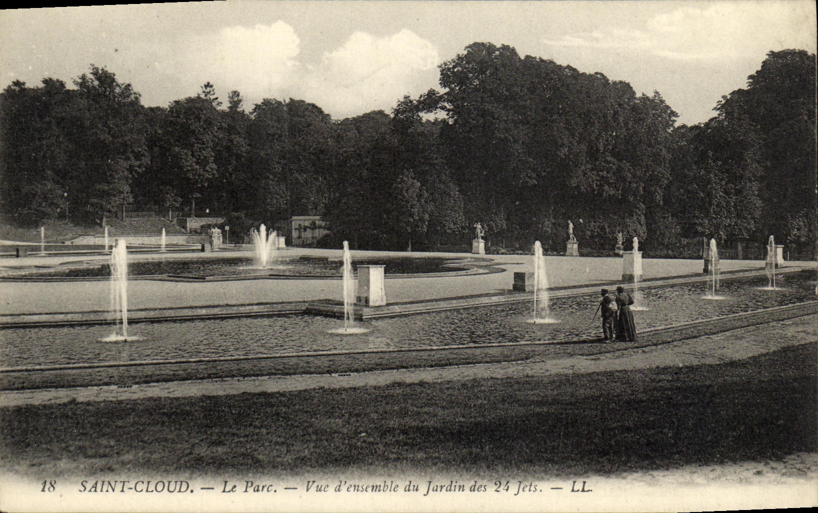 VINTAGE POSTCARD Holy Cloud the Park Seen D Together of the Garden of the 24 jets