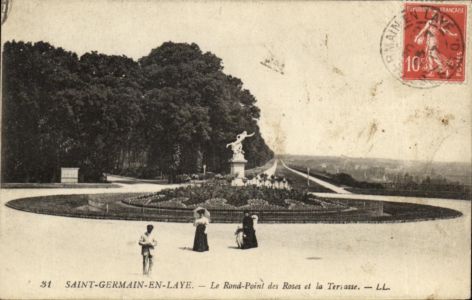 CPA St Germain en Laye Le Rond Point des Roses et la Terrasse
