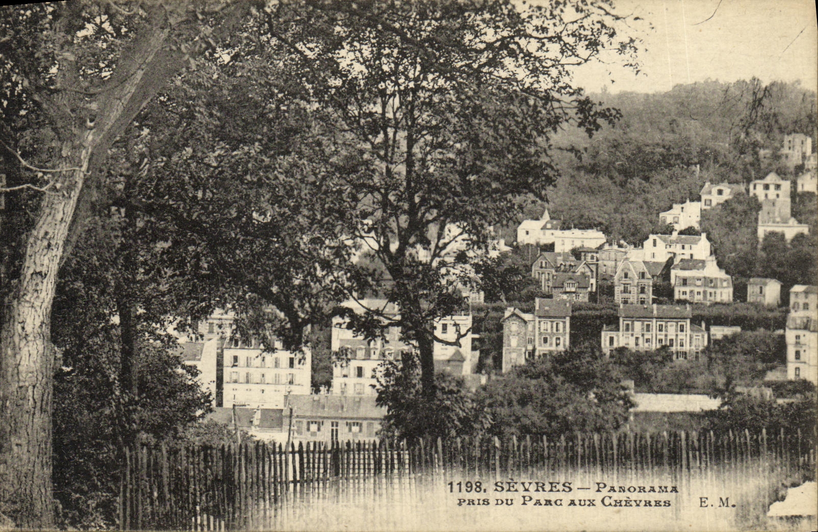 Panorama separado de la POSTAL de la VENDIMIA llevado del castillo las cabras