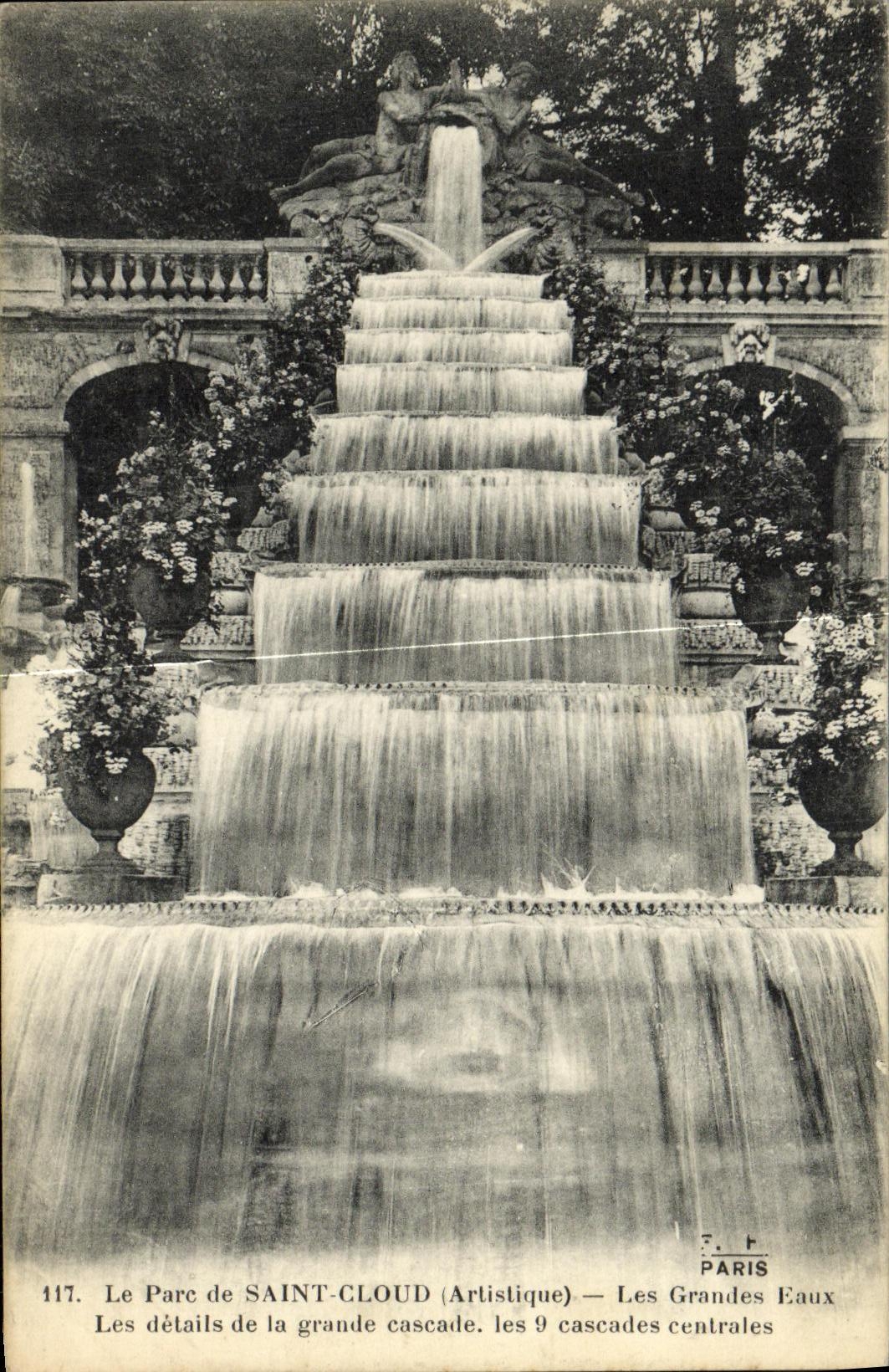 VINTAGE POSTCARD St Cloud the Park Large Water Details of the Large Cascade 9 cascadescentrales