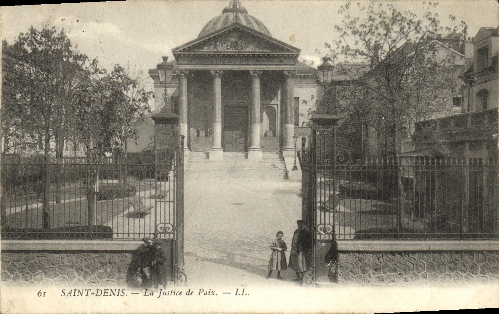 VINTAGE POSTCARD Holy Denis District court