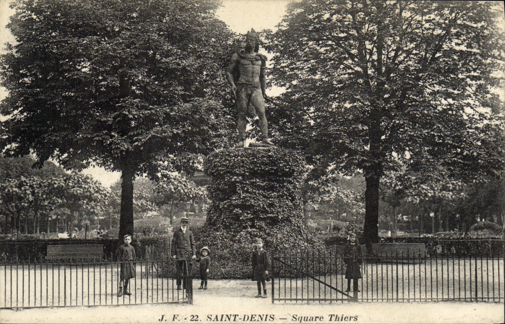 VINTAGE POSTCARD Holy Denis Public garden Thiers Children