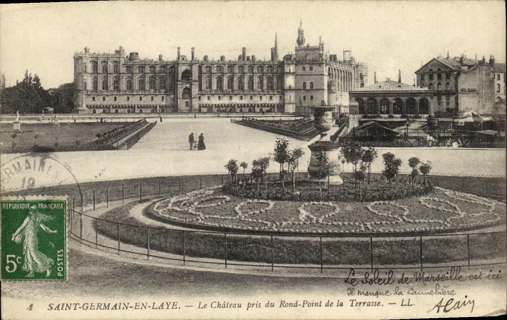 CPA ST Germain En Laye Le Chateau Pris du Rond Point de la Terrasse