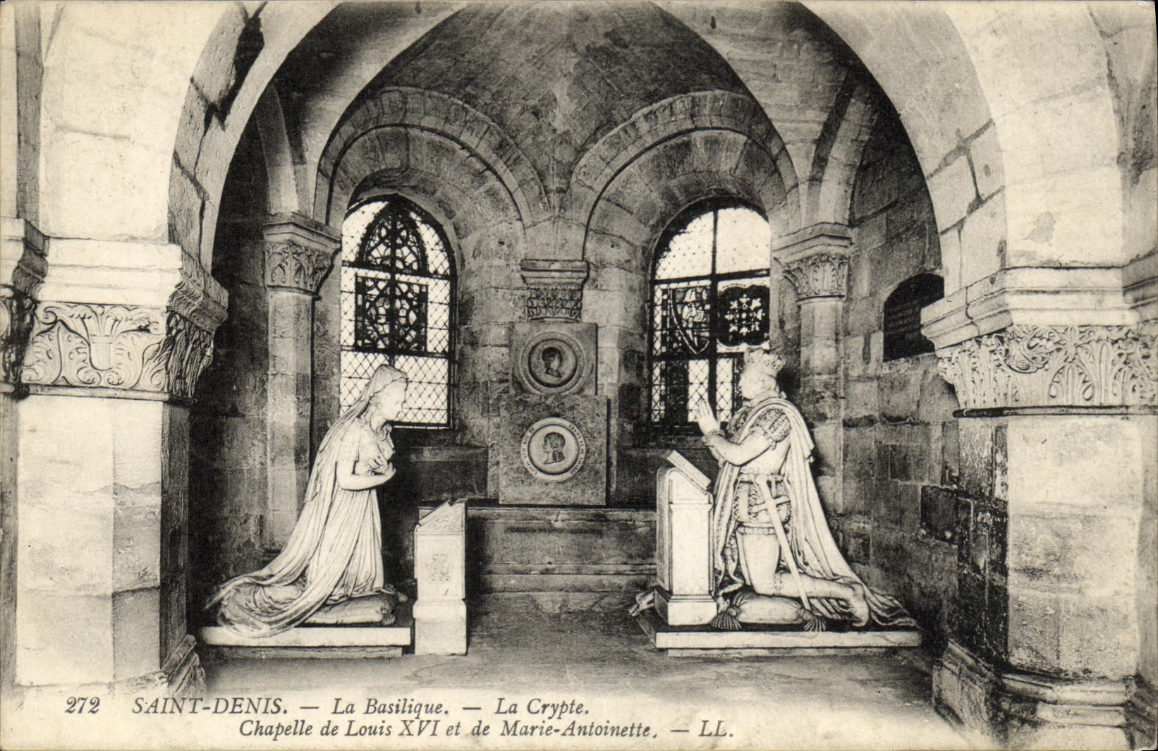 VINTAGE POSTCARD Holy Denis the Basilica the Crypt Vault of Louis and Marie Antoinette