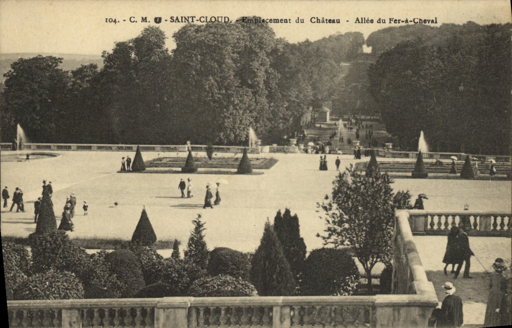 VINTAGE POSTCARD Saint Cloud of the Castle Gone of the Horseshoe