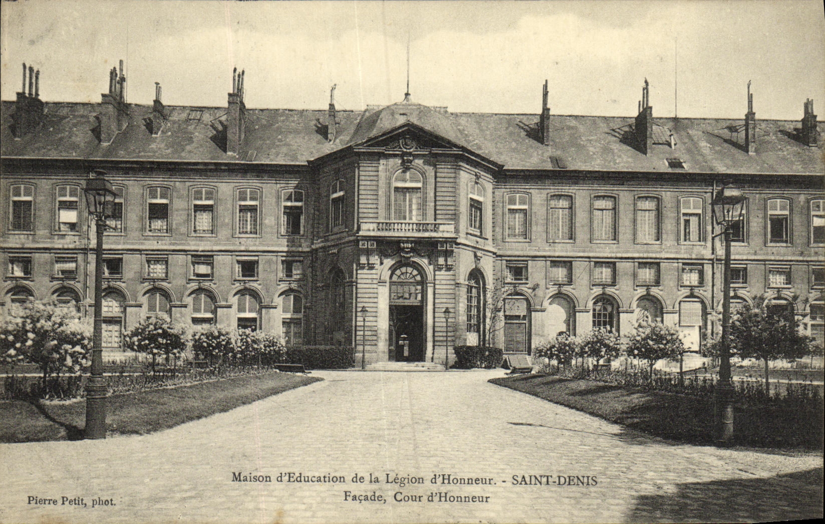 Casa D Eucation del St Denis de la POSTAL de la VENDIMIA del honor de la corte D del ataque frontal del honor de la legion D