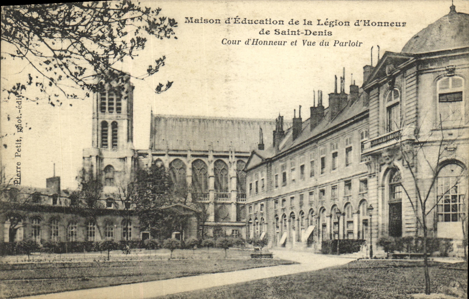 Educacion de la casa D de la POSTAL de la VENDIMIA del honor de la legion D Saint del honor de la corte D de Denis y del sitio que visita visto