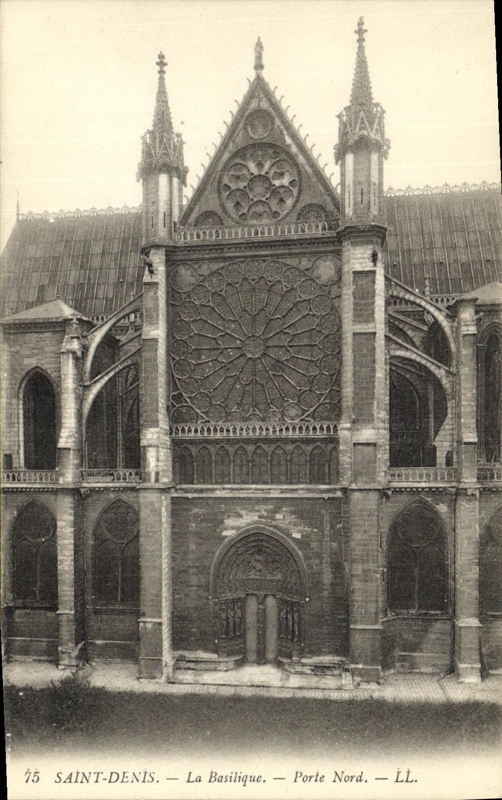 VINTAGE POSTCARD Saint Denis the Basilica Carries Northern