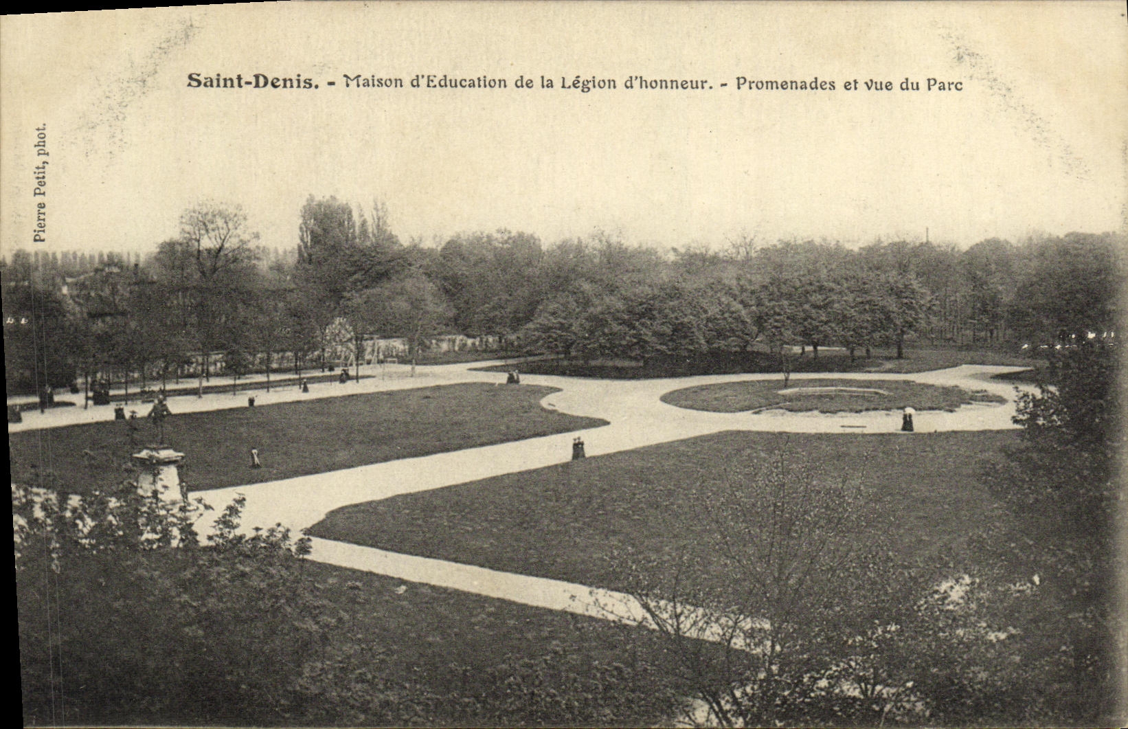 VINTAGE POSTCARD Holy Denis House D Education of the Legion D Promeandes honor and seen Park