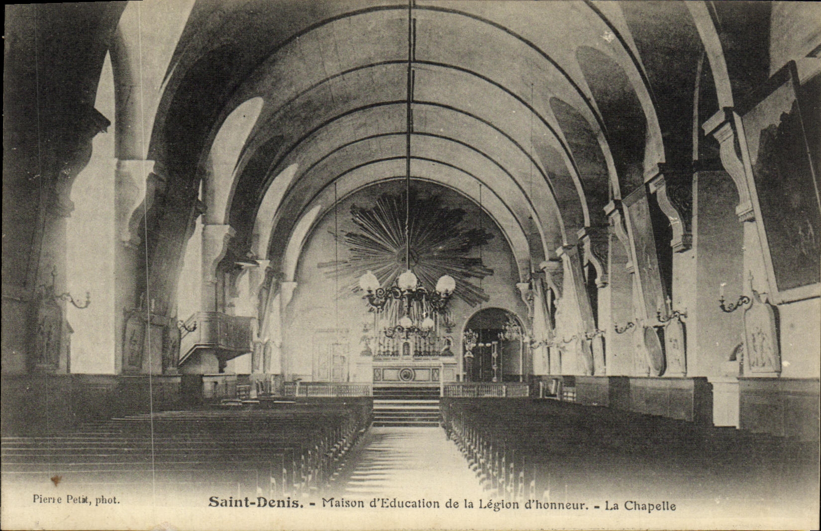 VINTAGE POSTCARD Holy Denis House D Education of the Legion D Honor La Chapelle
