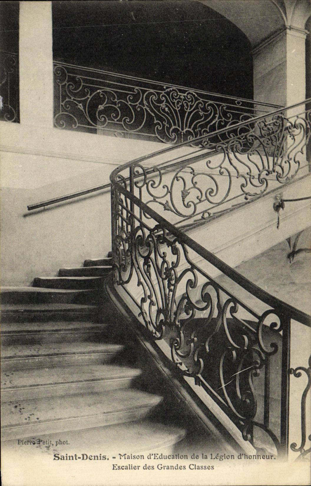 VINTAGE POSTCARD Holy Denis House D Education of the Legion D Honor Staircase of the big classes
