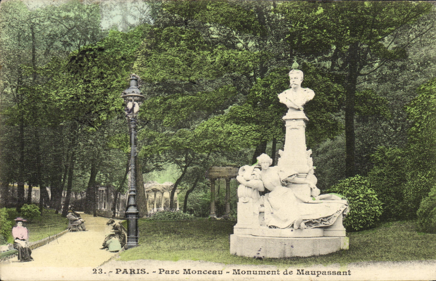CPA Paris Parc Monceau Monument de Maupassant