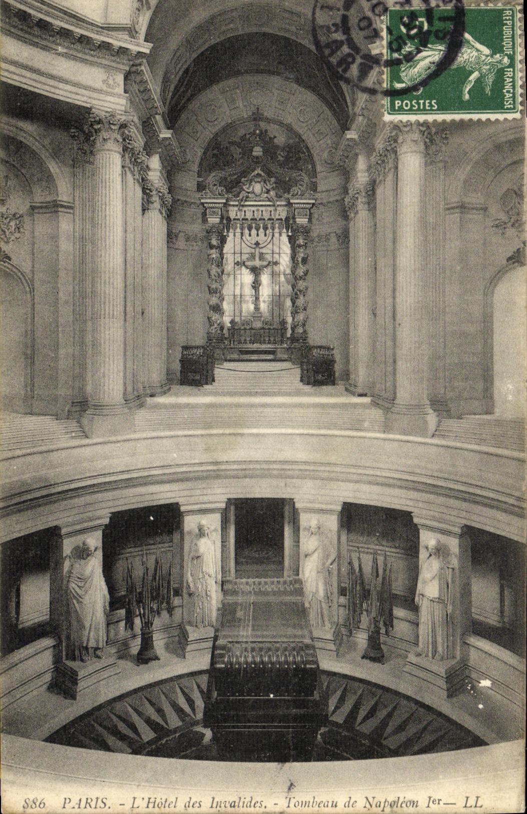 CPA Paris L Hotel des Invalides Tombeau de Napoleon 1er