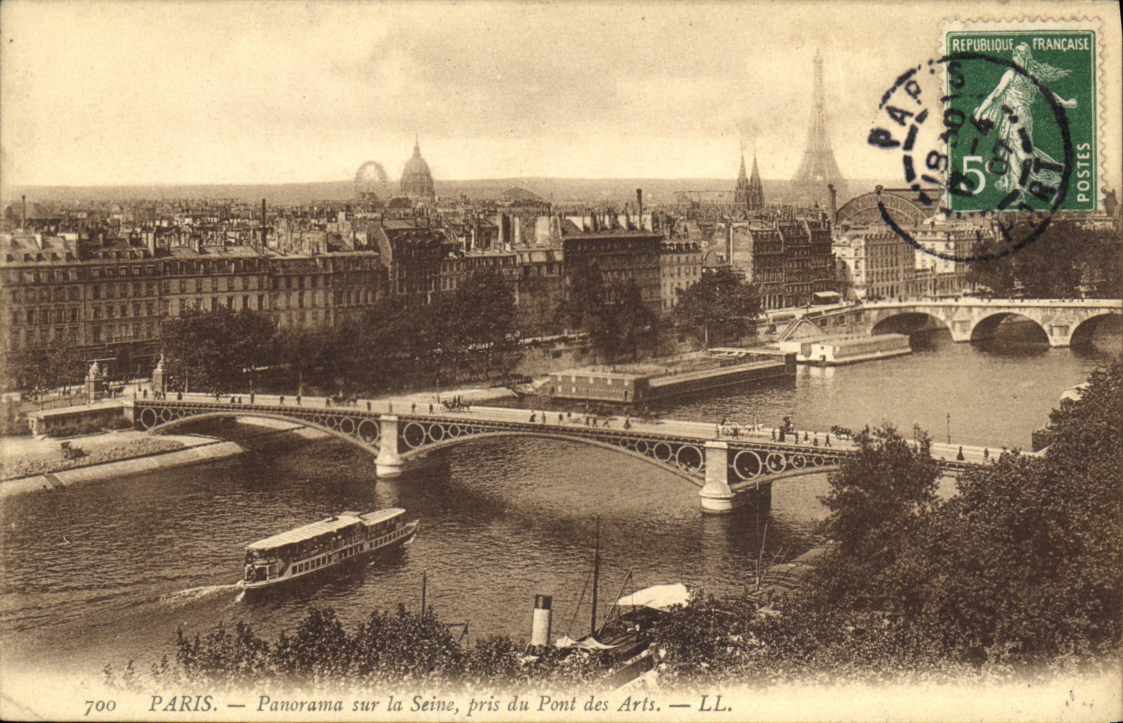 CPA Paris Panorama sur la Seine pris du Pont des Arts Tour Eiffel