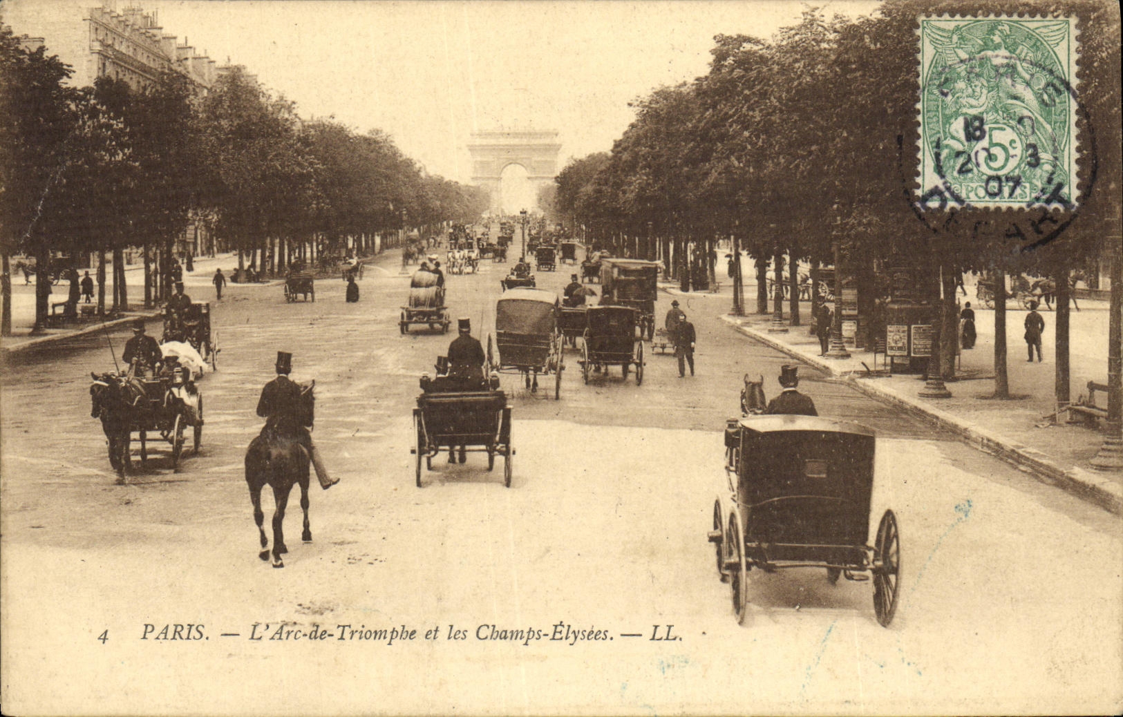 CPA Paris L Arc de Triomphe et les Champs Elysees
