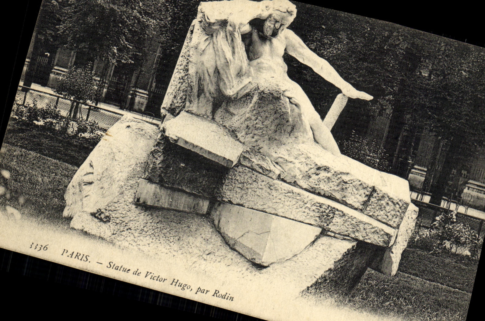 CPA Paris Statue de Victor Hugo par Rodin