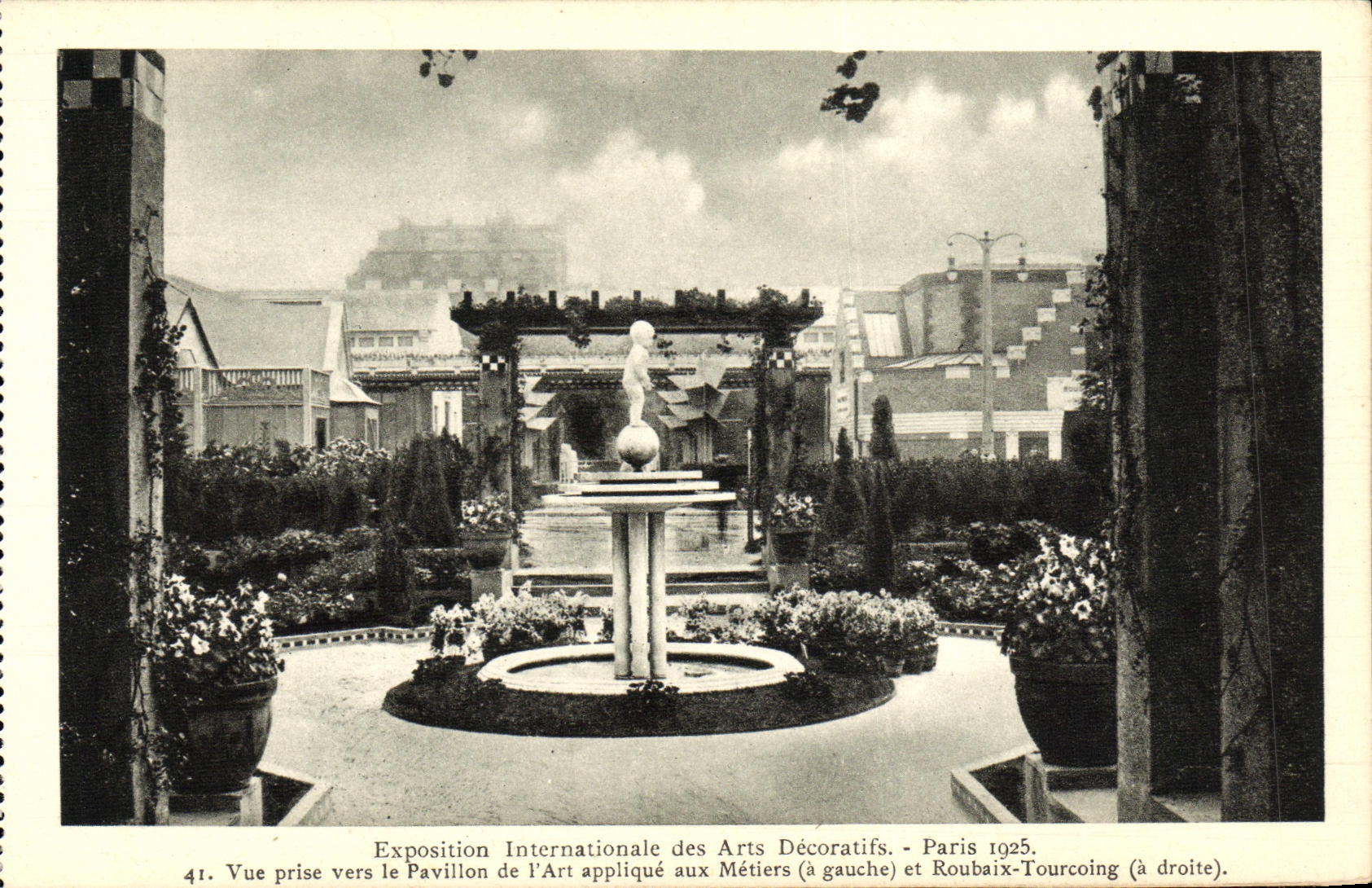 CPA Exposition Internationale des Arts Decoratifs Paris Vue prise le Pavillon de l Art applique aux Metiers et Roubaix 