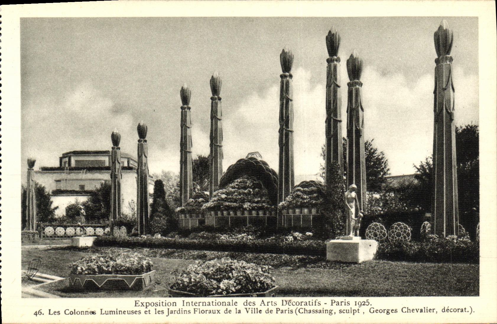 CPA Exposition Internationale des Arts Decoratifs Paris Les Colonne Lumineuses et les Jardins Floraux de la Ville de 