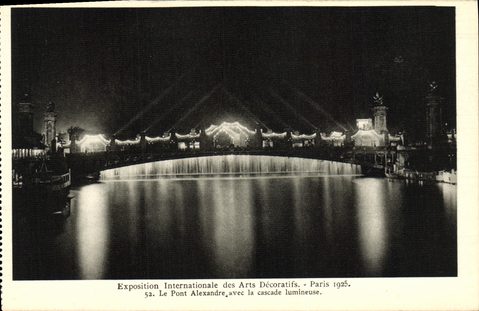 CPA Exposition Internationale des Arts Decoratifs Paris Le Pont Alexandre avec la cascade lumineuse