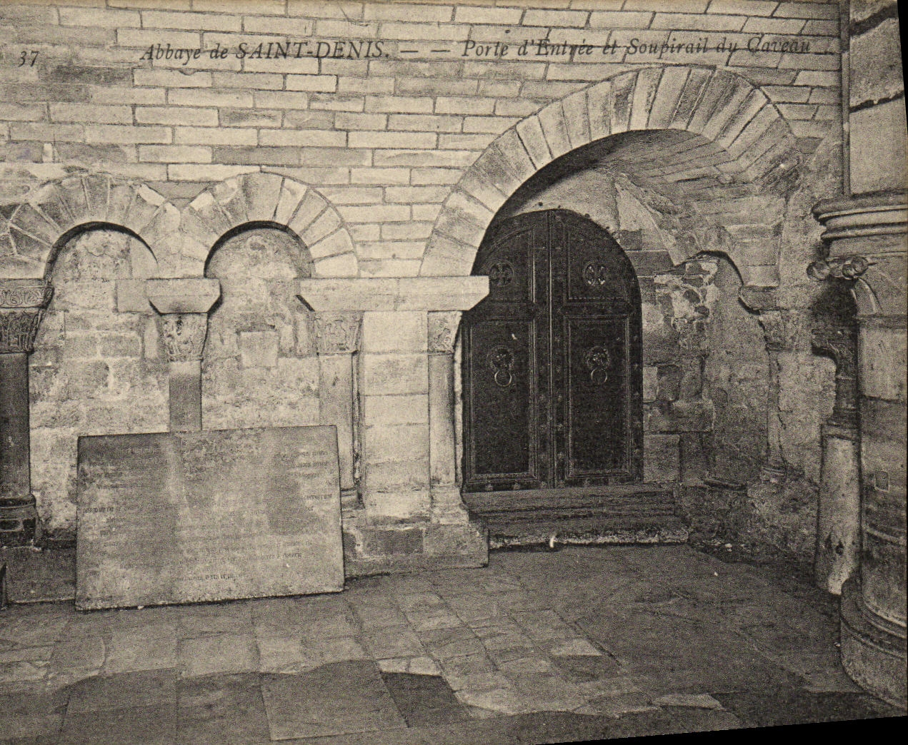 VINTAGE POSTCARD Abbaye of Denis Saint Carries D entered and ventilator of the vault
