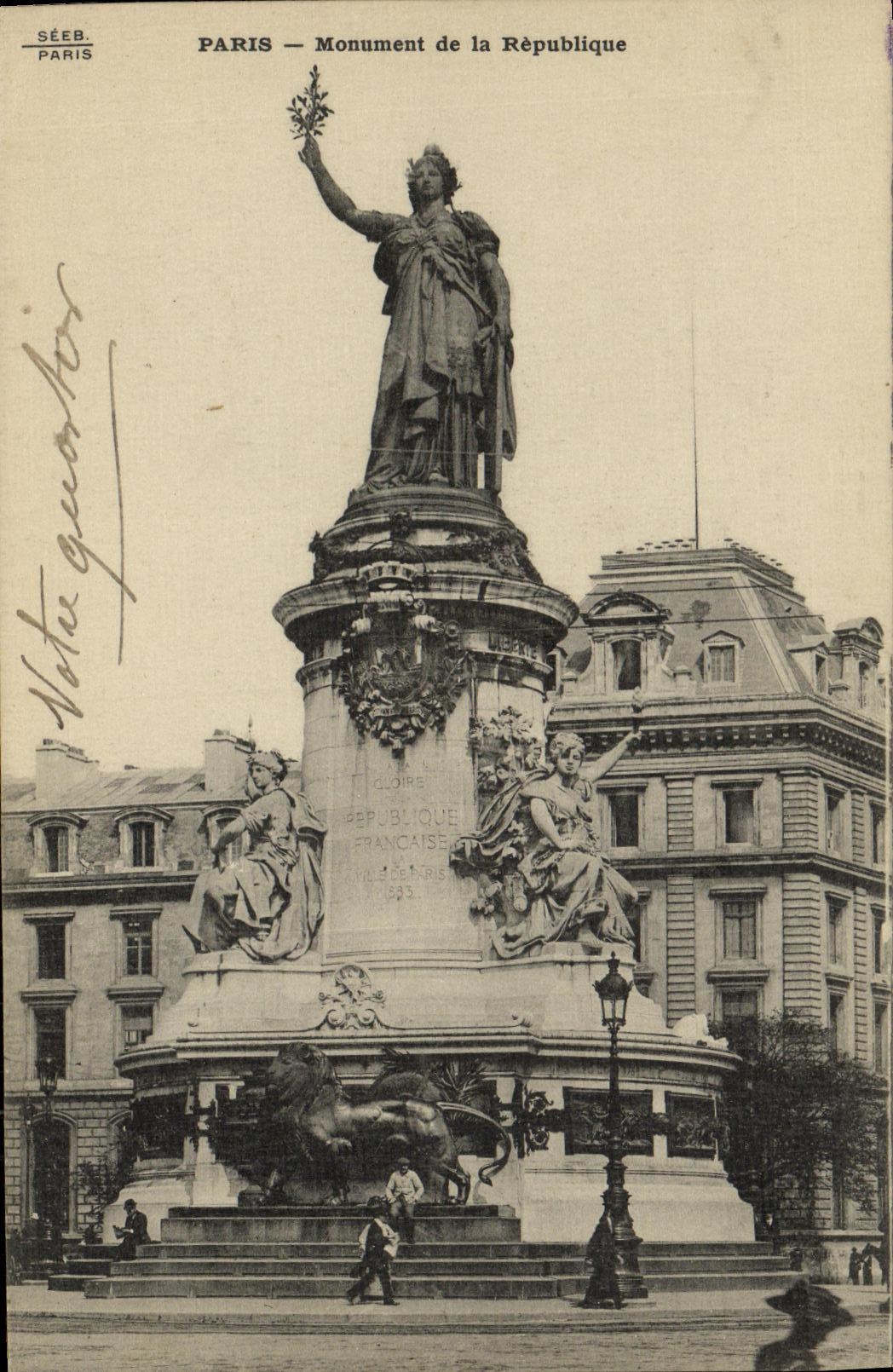 VINTAGE POSTCARD Paris Monument of the Republic Lion