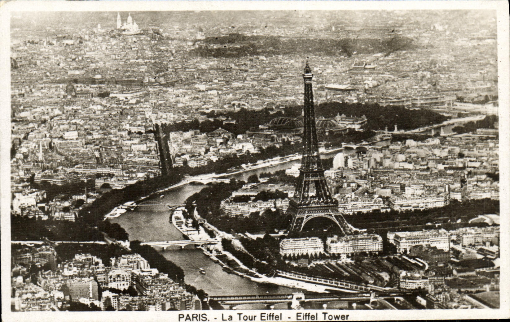 CPA Paris La Tour Eiffel sacre Coeur Montmartre